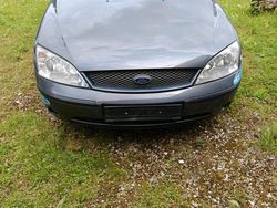 Grau Gebraucht 2002 Ford Mondeo Kombi | 1.200 € (Fairer Preis)