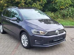 Grau Gebraucht 2015 VW Golf Sportsvan LOUNGE Van / Kleinbus | 10.990 € (Guter Preis)