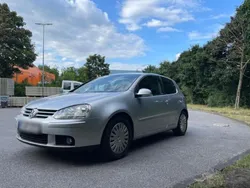 Grau Gebraucht 2007 VW Golf V Kleinwagen | 2.500 €