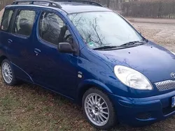 Blau Gebraucht 2004 Toyota Yaris Verso Van / Kleinbus | 3.100 € (Etwas zu teuer)