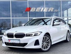Weiß (mineralweiss metallic) Gebraucht 2023 BMW 320 Shadowline Kombi | 37.590 € (Fairer Preis)