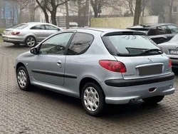 Silber Gebraucht 2006 Peugeot 206 Kleinwagen | 850 €