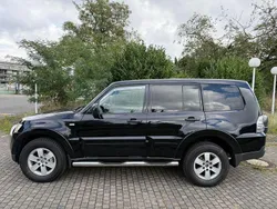 Schwarz Gebraucht 2007 Mitsubishi Pajero Invite SUV | 14.900 € (Etwas zu teuer)