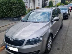 Grau Gebraucht 2013 Skoda Octavia Elegance Kombi | 8.500 € (Fairer Preis)