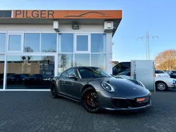 Porsche 911 Carrera GTS
