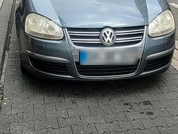 Grau Gebraucht 2007 VW Jetta Comfortline Limousine | 1.800 €
