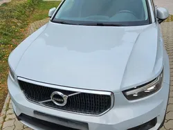 Grau Gebraucht 2020 Volvo XC40 Momentum SUV | 25.900 € (Teuer)