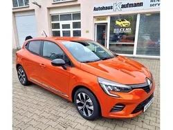 Orange Gebraucht 2023 Renault Clio V Evolution Limousine | 16.490 € (Fairer Preis)