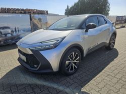 Shimmering silver metallic / d Neu 2025 Toyota C-HR SUV | 36.390 € (Teuer)