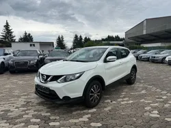 Weiß Gebraucht 2015 Nissan Qashqai Visia SUV | 6.950 € (Fairer Preis)