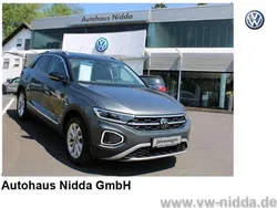 Indiumgrau metallic Gebraucht 2024 VW T-Roc Life SUV | 28.555 € (Guter Preis)