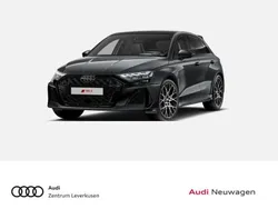 Grau Neu 2025 Audi RS3 Sportback Sport Kleinwagen | 80.480 € (Etwas zu teuer)
