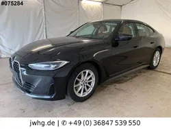 Saphirschwarz (metallic) Gebraucht 2023 BMW 420 Sport Line Coupé | 36.250 € (Superpreis)