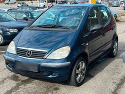 Blau Gebraucht 2002 Mercedes A140 Avantgarde Van / Kleinbus | 500 €