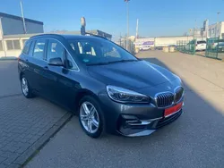 Grau Gebraucht 2019 BMW 218 Gran Tourer Luxury Line Van / Kleinbus | 12.699 € (Fairer Preis)