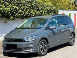 Grau Gebraucht 2024 VW Touran Comfortline Van / Kleinbus | 31.499 € (Guter Preis)