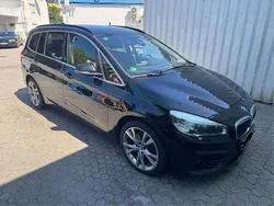 Schwarz Gebraucht 2017 BMW 218 Gran Tourer Sport Line Van / Kleinbus | 10.999 € (Teuer)