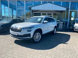 Moonweiss metallic Gebraucht 2024 Skoda Kodiaq Ambition SUV | 33.500 € (Superpreis)