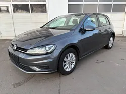 Grau Gebraucht 2018 VW Golf VII Trendline Limousine | 14.099 € (Fairer Preis)