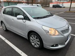Silber Gebraucht 2010 Toyota Verso Van / Kleinbus | 6.800 € (Fairer Preis)