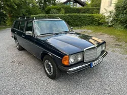 Blau Gebraucht 1982 Mercedes E230 Limousine | 8.500 €