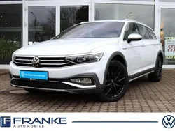 Gletscherweiß Gebraucht 2024 VW Passat Alltrack Kombi | 53.990 €