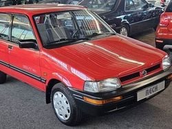 Rot Gebraucht 1992 Subaru Justy Kleinwagen | 9.000 €