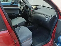 Rot Gebraucht 2003 Citroën C3 Kleinwagen | 900 €