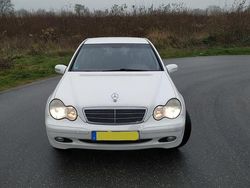 Weiß Gebraucht 2002 Mercedes C180 Limousine | 1.000 €
