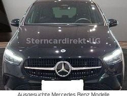 Kosmosschwarzmetallic Gebraucht 2024 Mercedes B200 Progressive Van / Kleinbus | 31.600 € (Guter Preis)