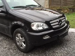 Schwarz metallic Gebraucht 2005 Mercedes ML350 Edition SUV | 7.000 €