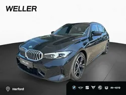 Black sapphire (schwarz) Gebraucht 2024 BMW 330 M Sport Kombi | 40.990 € (Superpreis)