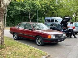 Rot Gebraucht 1982 Audi 100 Limousine | 9.799 €