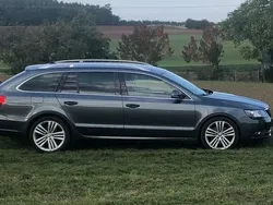 Grau Gebraucht 2014 Skoda Superb Elegance Limousine | 10.999 € (Fairer Preis)