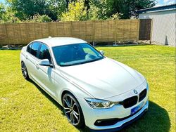 Weiß Gebraucht 2017 BMW 330e Performance Limousine | 22.900 €