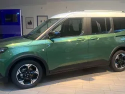 Bursting green Neu 2025 Ford Tourneo Courier Active Van / Kleinbus | 26.990 € (Fairer Preis)