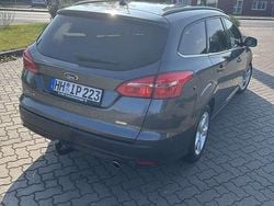 Grau Gebraucht 2017 Ford Focus Business Edition Kombi | 6.299 € (Guter Preis)