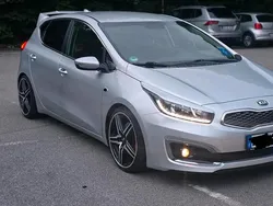 Silber Gebraucht 2018 Kia Ceed 2 Kleinwagen | 7.999 € (Guter Preis)