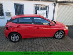 Tomato red / sol Gebraucht 2021 Hyundai i20 Select Kleinwagen | 13.500 € (Fairer Preis)