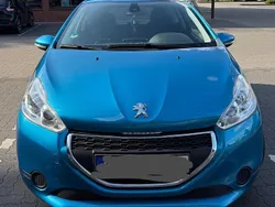 Blau Gebraucht 2013 Peugeot 208 Kleinwagen | 3.900 €