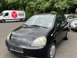 Schwarz Gebraucht 2003 Toyota Yaris Kleinwagen | 1.600 €