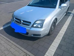 Silber Gebraucht 2003 Opel Vectra Limousine | 1.250 €