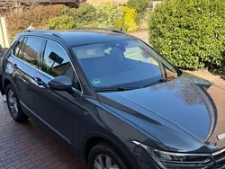 Grau Gebraucht 2023 VW Tiguan Move SUV | 27.500 € (Superpreis)