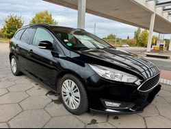 Schwarz Gebraucht 2016 Ford Focus Kombi | 4.275 € (Superpreis)