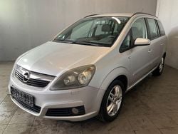 Grau Gebraucht 2007 Opel Zafira Edition Van / Kleinbus | 1.199 € (Fairer Preis)
