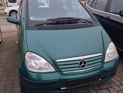 Grün Gebraucht 2000 Mercedes A190 Elegance Limousine | 2.100 € (Fairer Preis)