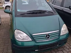 Grün Gebraucht 2000 Mercedes A190 Elegance Limousine | 2.100 € (Fairer Preis)