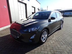 Grau Gebraucht 2022 Ford Focus Cool & Connect Limousine | 11.250 € (Etwas zu teuer)