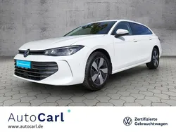 Pure white Gebraucht 2024 VW Passat IQ Drive Kombi | 32.980 € (Fairer Preis)