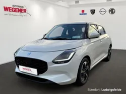 Pure white pearl met Neu 2025 Suzuki Swift Comfort+ Kleinwagen | 19.990 €